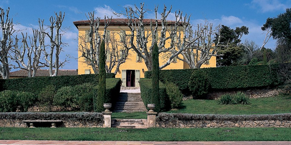 Бумажная книга «Living in Provence», авторов Барбара Стуэлти, Рене Стуэлти - фото №1