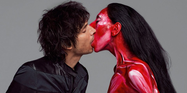Бумажная книга «Inez van Lamsweerd, Vinoodh Matadin: Pretty Much Everything (3 volumes in slipcase)», авторов Пенни Мартин, Майкл Брейсвелл, Оливер Зам, Брюс Стерлинг - фото №1