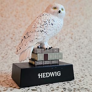 [object Object] «Harry Potter. Kit Hedwig. Owl Figurine with Sticker Book» - фото №2 - мініатюра