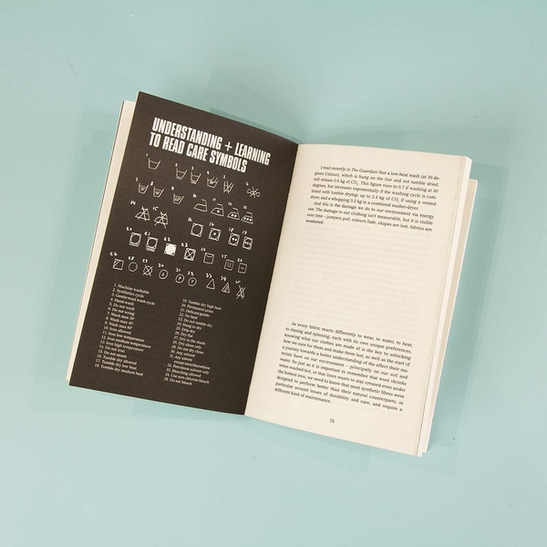 Паперова книга «Loved Clothes Last», автор Орсола де Кастро - фото №1
