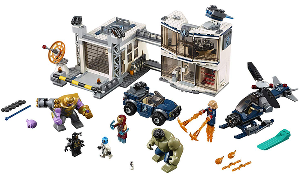  «Конструктор LEGO Super Heroes Marvel Битва на базе Мстителей 699 деталей (76131)», бренда LEGO - фото №1