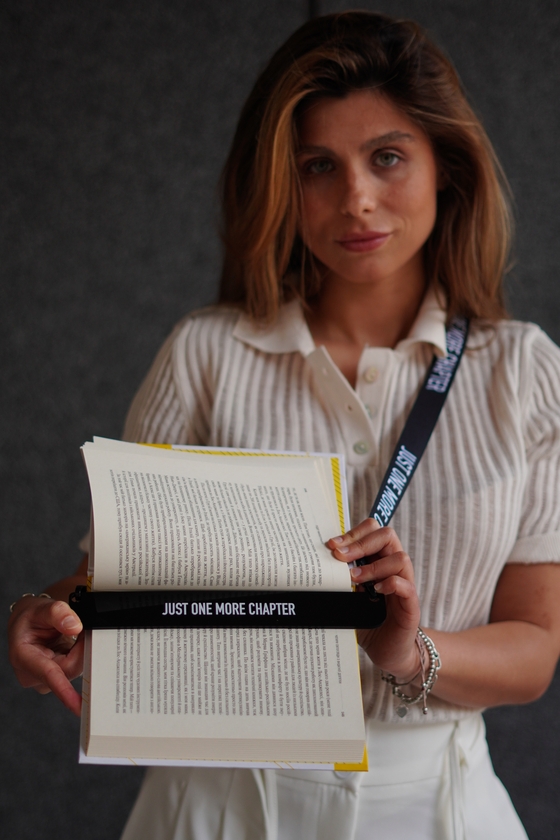 «Закладка з ремінцем «Just one more»», бренда BOOK BUDDY - фото №1
