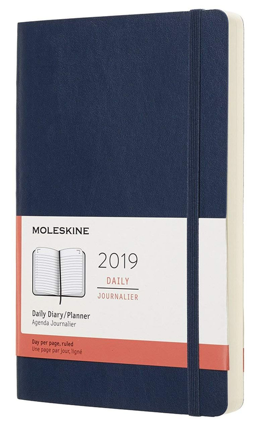  «Ежедневник Moleskine на 2019 год сапфир (DSB2012DC3Y19)», бренда Moleskine - фото №1