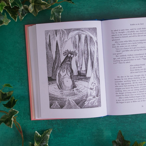 Paper book «The Hobbit: Illustrated by Tove Jansson», author J. R. R. Tolkien - фото №1