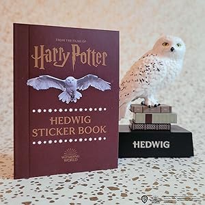 [object Object] «Harry Potter. Kit Hedwig. Owl Figurine with Sticker Book» - фото №3 - мініатюра