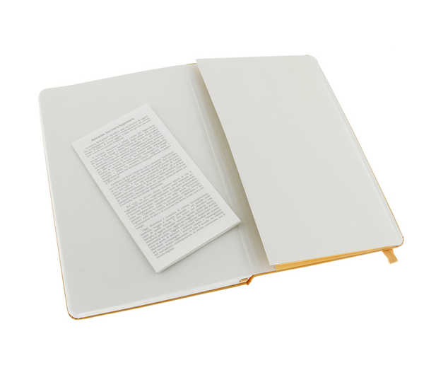  «Записная книжка Moleskine Classic Coloured Оранжевый нелинованный (QP062M2F#978-88-6613-638-5)», бренда Moleskine - фото №1
