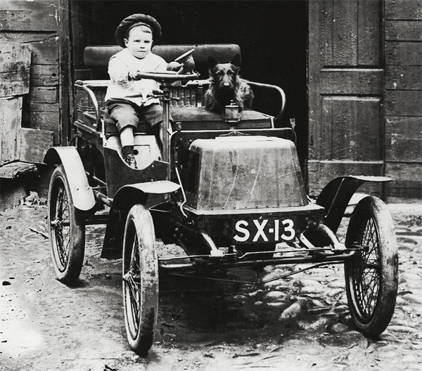 Бумажная книга «Cars: The Early Years / Die Anfange des Automobils / Les debuts de l'Automobile», автор Брайан Лабан - фото №1