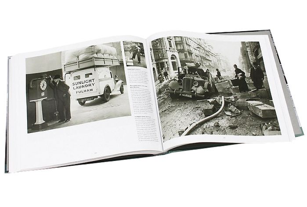 Бумажная книга «Cars: The Early Years / Die Anfange des Automobils / Les debuts de l'Automobile», автор Брайан Лабан - фото №1
