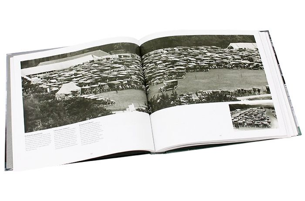 Бумажная книга «Cars: The Early Years / Die Anfange des Automobils / Les debuts de l'Automobile», автор Брайан Лабан - фото №1