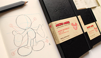  «Записная книжка Moleskine Mickey Mouse Черная в линию (978-88-6613-790-0#LEDIQP060F)», бренда Moleskine - фото №1