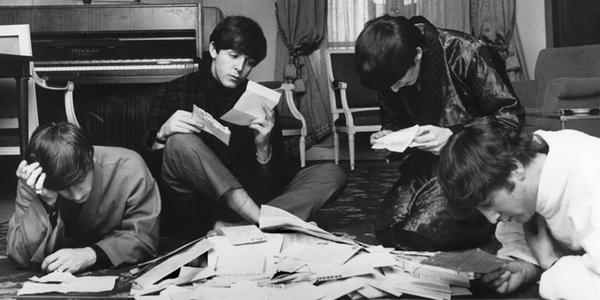 Паперова книга «The Beatles», автор Гаррі Бенсон - фото №1