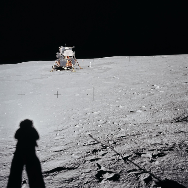 Паперова книга «MoonFire: The Epic Journey of Apollo 11», авторів Норман Мейлер, Колум МакКенн - фото №1