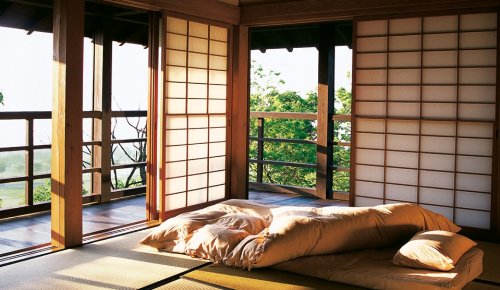 Паперова книга «Living in Japan», авторів Кеті Арлін Сокіл, Алекс Керр - фото №1