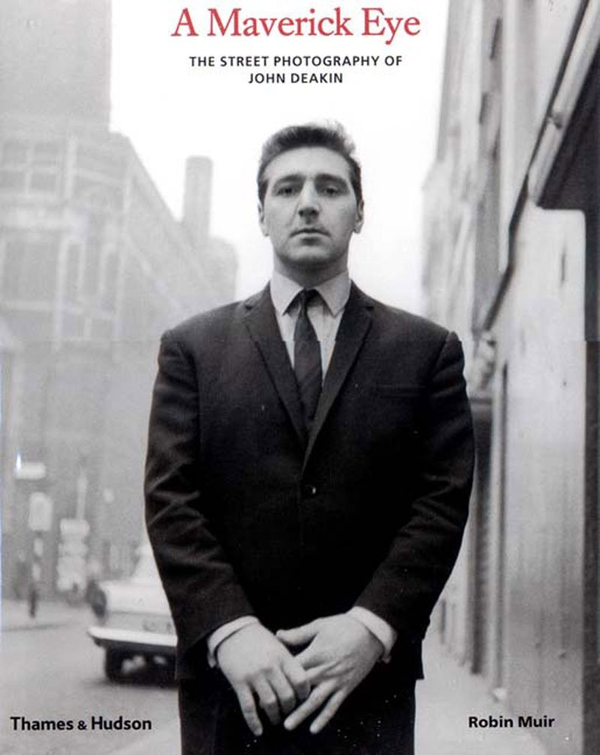 Бумажная книга «A Maverick Eye: The Street Photography of John Deakin», авторов Робин Мьюир, Джон Дикин - фото №1