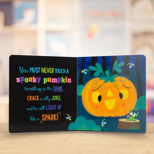 Паперова книга «Never Touch a Spooky Ghost!», автор Кара Дженкінс - фото №1