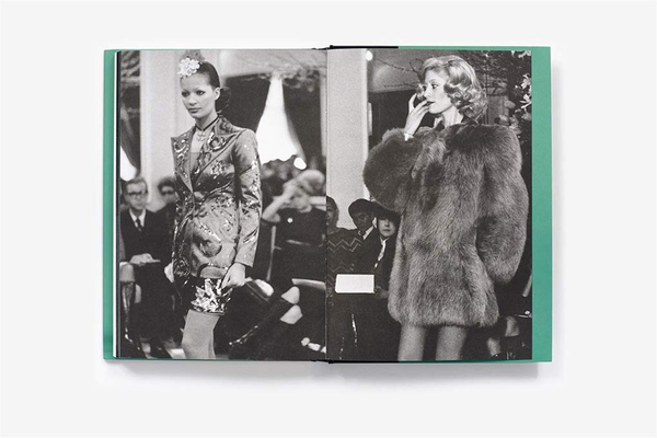 Паперова книга «Yves Saint Laurent: The Scandal Collection, 1971», авторів Домінік Вейон, Олів'є Сайяр - фото №1