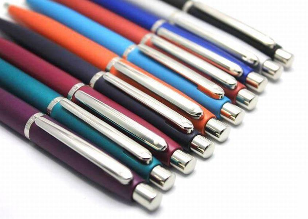  «Шариковая ручка Sheaffer VFM Strobe Silver (Sh940025)», бренда Sheaffer - фото №1