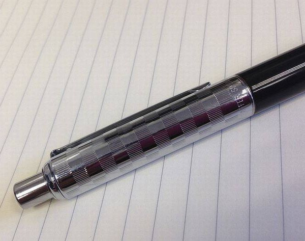  «Шариковая ручка Sheaffer Sentinel Signature Black/Checker Chrome (Sh907525-8Ч)», бренда Sheaffer - фото №1