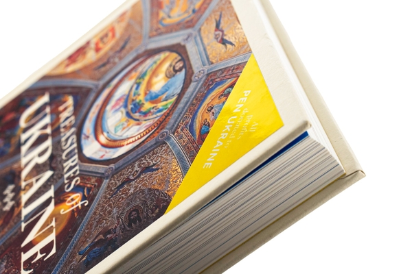 Бумажная книга «Treasures of Ukraine. A Nation's Cultural Heritage», авторов Андрей Курков, Андрей Пучков, Диана Клочко, Максим Яременко, Кристиан Раффенспергер - фото №1