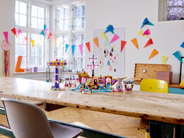  «Конструктор LEGO Friends Парк розваг на набережній (41375)», бренду LEGO - фото №1