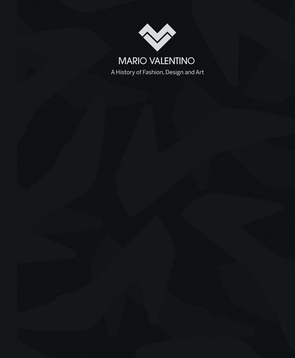 Бумажная книга «Mario Valentino. A History of Fashion, Design and Art », автор Орнелла Сирилло - фото №1