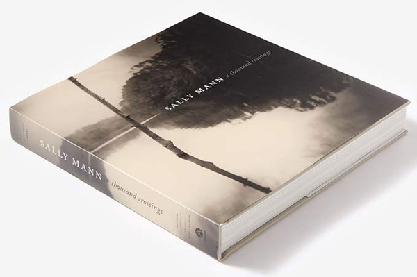Бумажная книга «Sally Mann. A Thousand Crossings», авторов Сара Гриноу, Сара Кеннел - фото №1