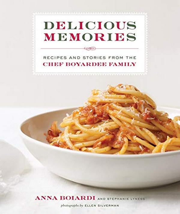 Бумажная книга «Delicious Memories. Recipes and Stories from the Chef Boyardee Family», автор Анна Бойарди - фото №1
