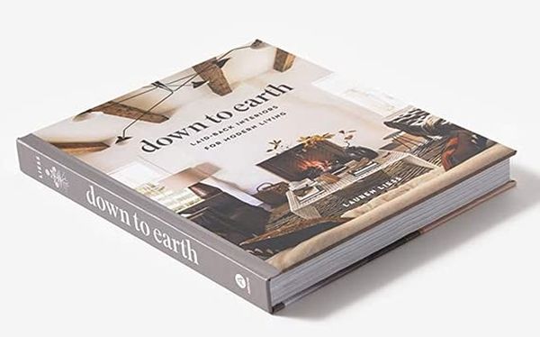 Бумажная книга «Down to Earth. Laid-back Interiors for Modern Living», автор Лорен Лисс - фото №1