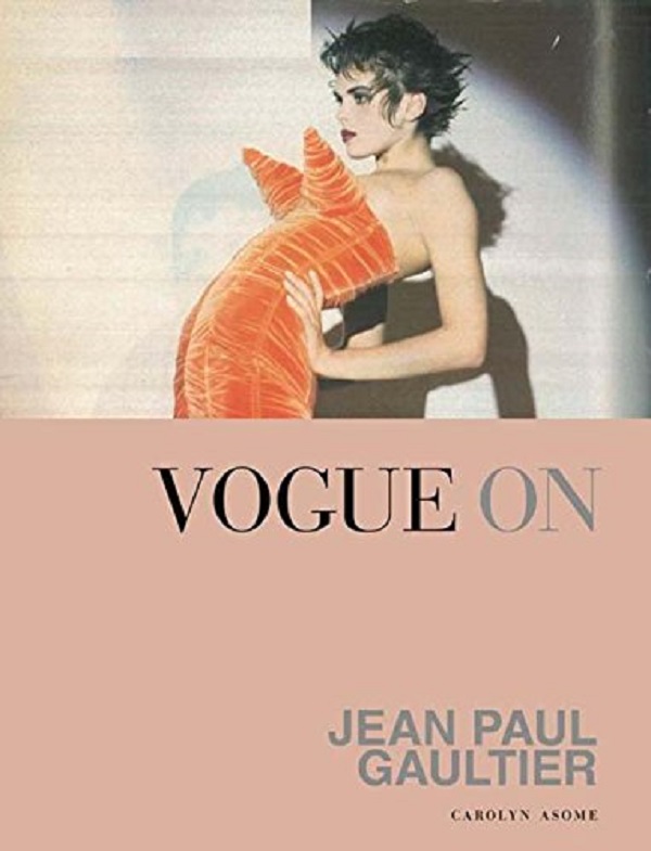 Паперова книга «Vogue on Gaultier», автор Каролін Асом - фото №1