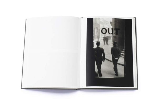 Бумажная книга «Sergio Larrain. London. 1959», автор Роберто Боланьо - фото №1
