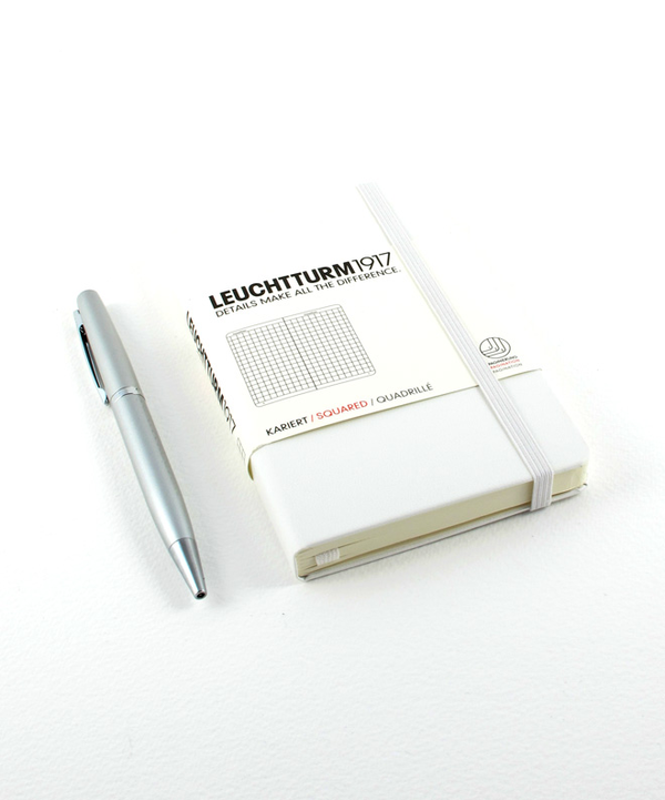  «Карманная записная книжка Leuchtturm1917 клетка белая (338749)», бренда Leuchtturm1917 - фото №1