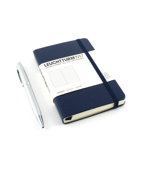  «Карманная записная книжка Leuchtturm1917 клетка темно-синяя (342919)», бренда Leuchtturm1917 - фото №1