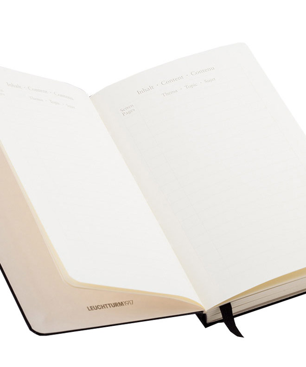  «Карманная записная книжка Leuchtturm1917 линейка темно-синяя (342918)», бренда Leuchtturm1917 - фото №1