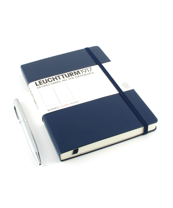  «Записная книжка LEUCHTTURM1917 Medium чистые листы темно-синяя (342924)», бренда Leuchtturm1917 - фото №1