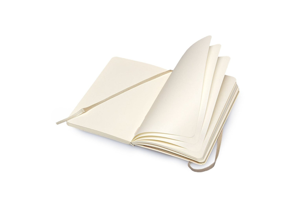  «Карманная записная книжка Moleskine Classic Soft нелинованная бежевая (QP613G4#9788867323586)», бренда Moleskine - фото №1
