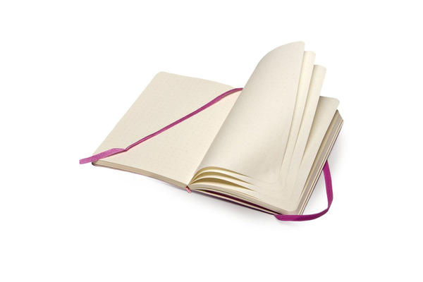  «Карманная записная книжка Moleskine Classic Soft в точку маджента (QP614H4#9788867323562)», бренда Moleskine - фото №1
