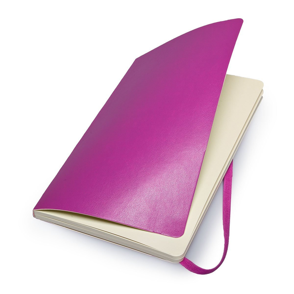 «Записная книжка Moleskine Classic Soft нелинованная маджента (QP618H4)», бренда Moleskine - фото №1