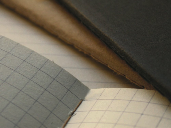  «3 карманных журнала для записей Moleskine Cahier Черные в клетку комплект из 3 молескинов (9788883704901#QP312F)», бренда Moleskine - фото №1