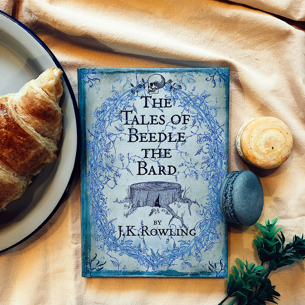 Бумажная книга «The Tales of Beedle the Bard», автор Джоан Роулинг - фото №1
