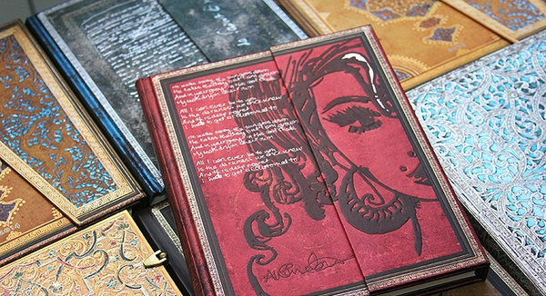  «Блокнот Paperblanks Эми Уайнхаус Слёзы высыхают карманный (PB2527-6)», бренда Paperblanks - фото №1