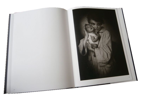 Паперова книга «Elliot Erwitt. Unseen» - фото №1