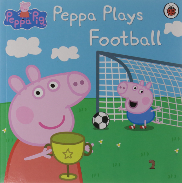 Бумажная книга «Peppa Pig. Peppa Plays Football» - фото №1