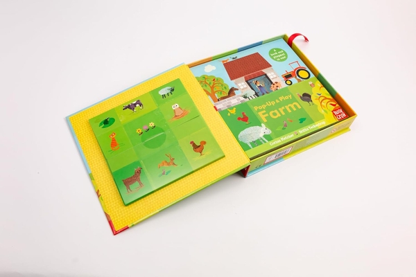 Паперова книга «Pop-Up And Play: Farm», автор Коріна Флетчер - фото №1