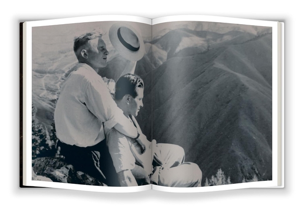 Бумажная книга «Loving II: More photographic history of men in love, 1850s - 1950s», авторов Хью Нини, Нил Тредвелл - фото №1