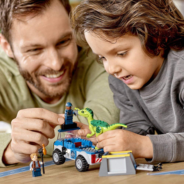 «Конструктор LEGO Juniors Грузовик спасателей для перевозки раптора 85 деталей (10757)», бренда LEGO - фото №1