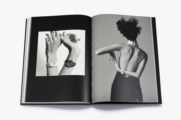 Бумажная книга «Chanel Eternal Instant», автор Николас Фоулкс - фото №1