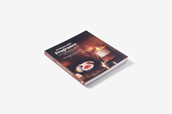 Бумажная книга «At Home with Fragrance: Creating Modern Scents for Your Space», авторов Кристен Памфри, Том Нойбергер - фото №1