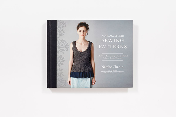 Бумажная книга «Alabama Studio Sewing Patterns. A Guide to Customizing a Hand-Stitched Alabama Chanin Wardrobe», автор Натали Чейнин - фото №1