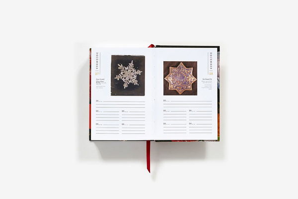 Бумажная книга «Daily Masterpiece. Line-A-Day 5 Year Diary» - фото №1