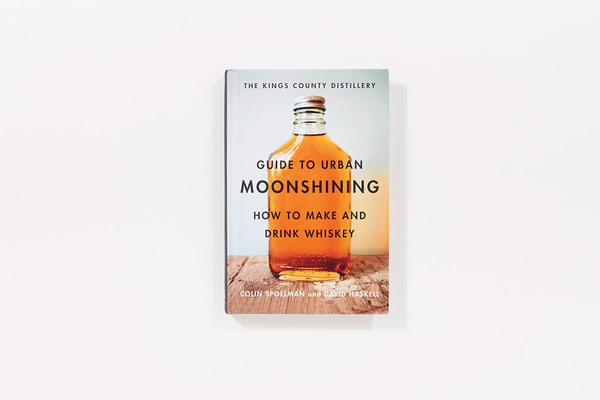 Бумажная книга «The Kings County Distillery Guide to Urban Moonshining: How to Make and Drink Whiskey», авторов Колин Споэльман, Дэвид Хаскелл - фото №1